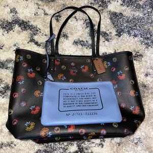 REVERSIBLE CITY TOTE WITH PRIMROSE FLORAL (NWOT)